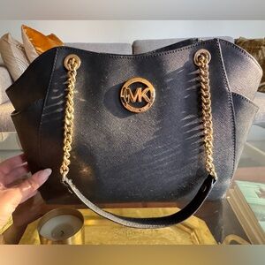 MICHAEL Michael Kors Jet Set Black Leather Totes Bag